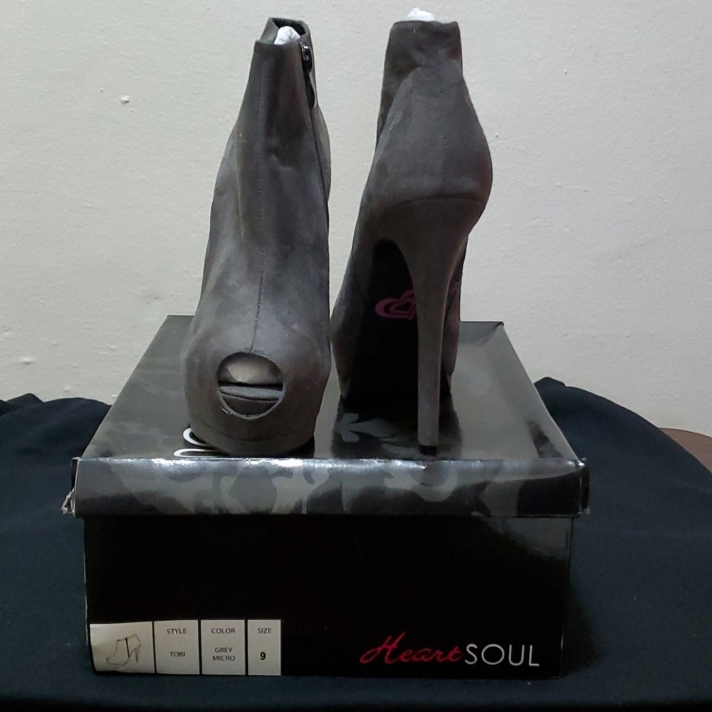 Heart Soul platform peeptoe bootie in Grey